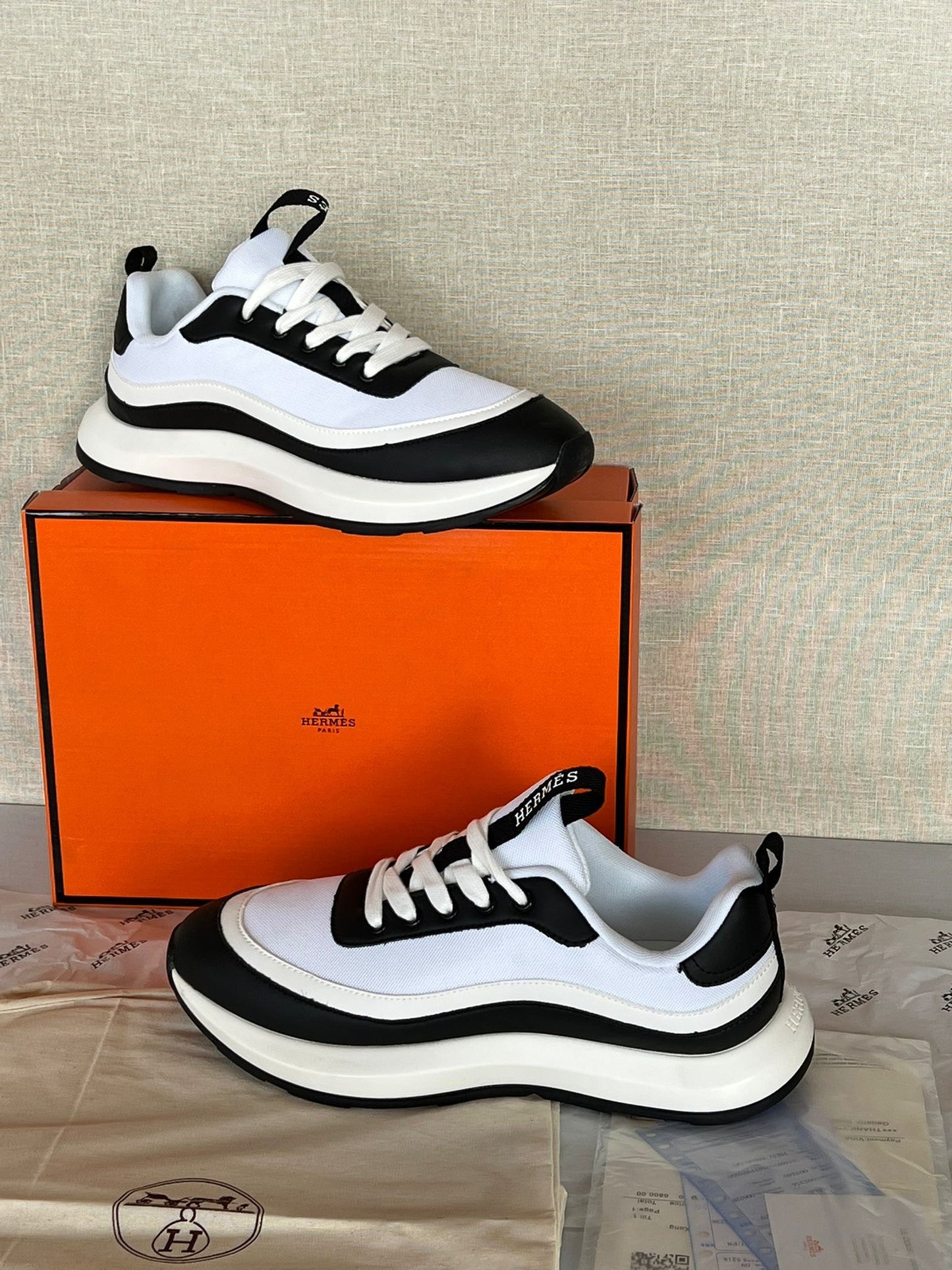 Hermes Trainer White Black