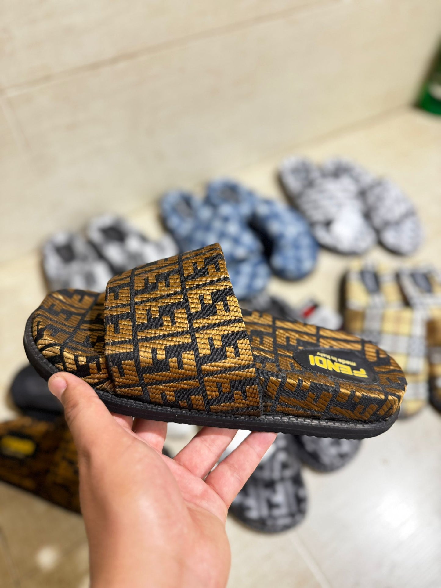 Chanclas Fendi