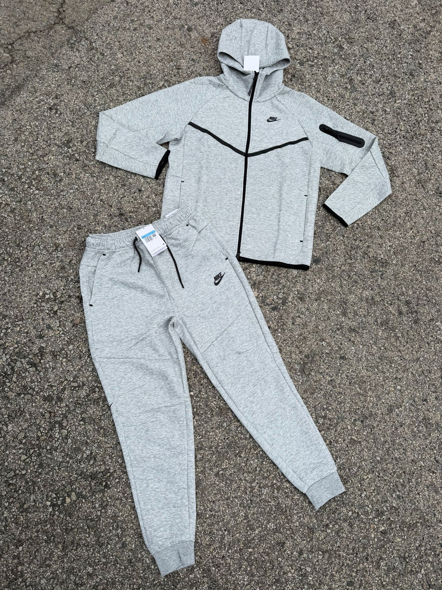 Nike Tech Fleece Gris