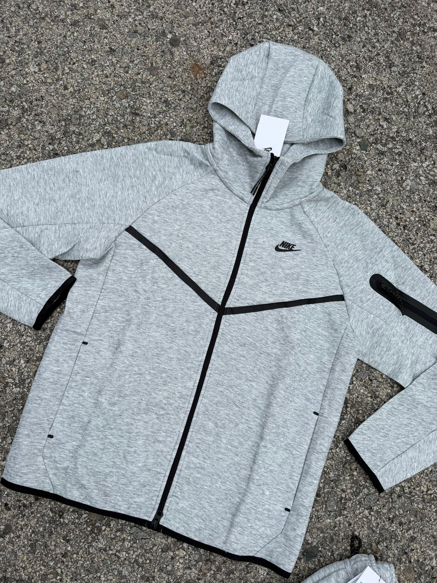 Nike Tech Fleece Gris