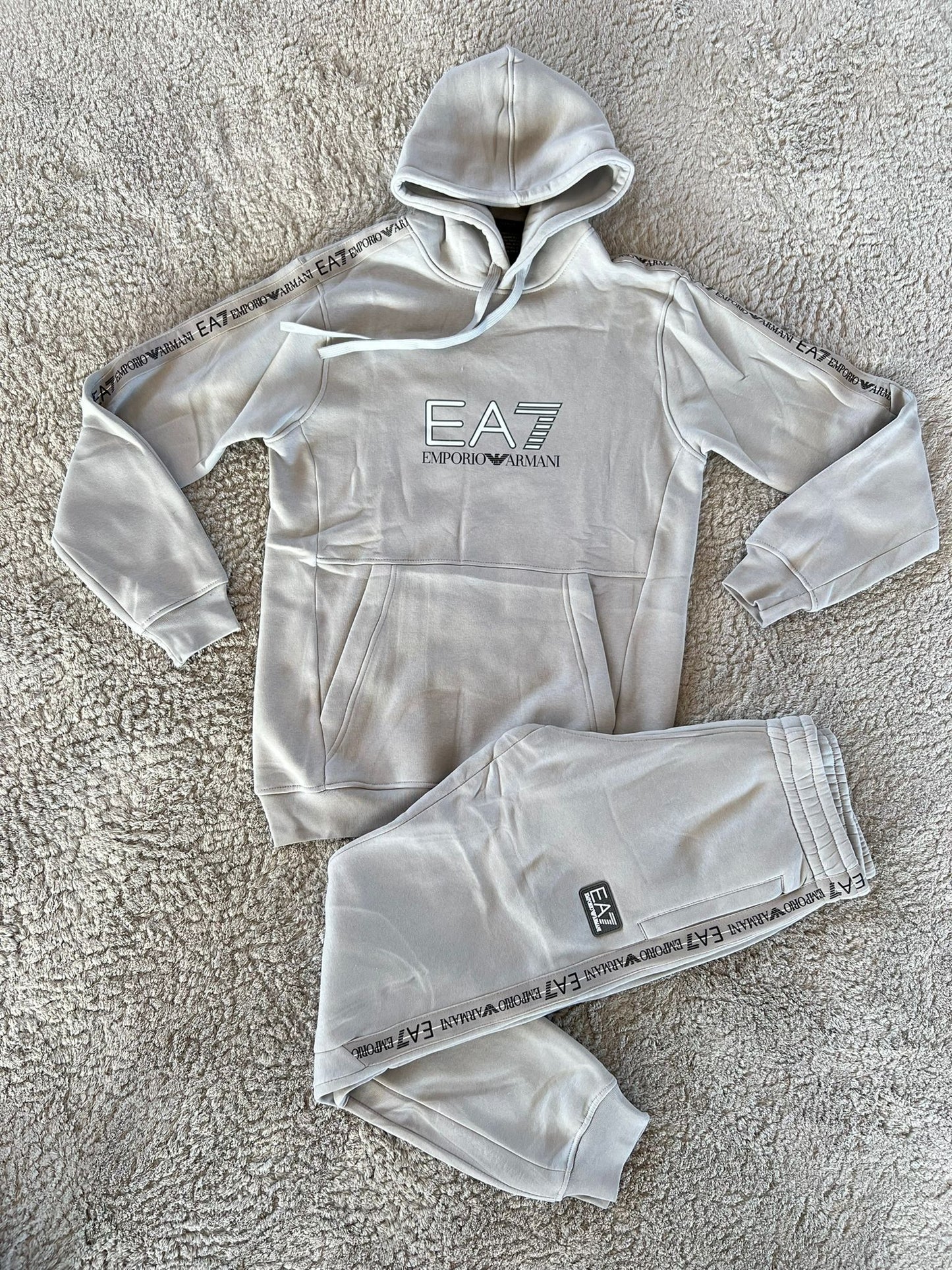 Chandal Armani EA7 Grey