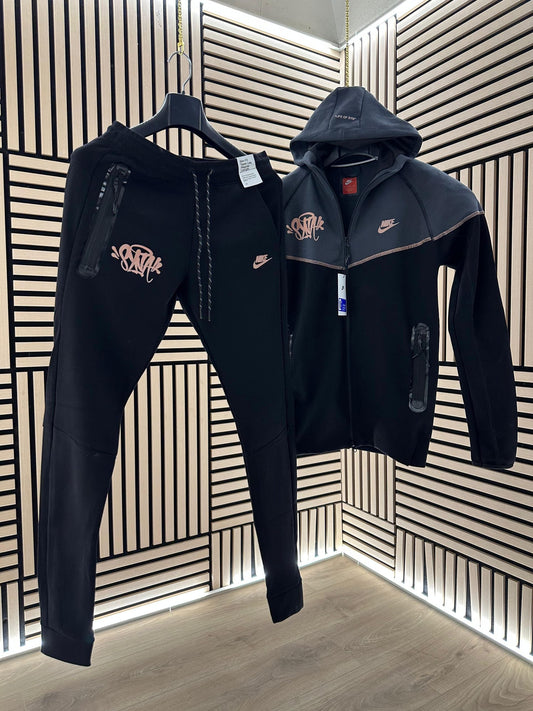 Nike Tech Fleece Syna World