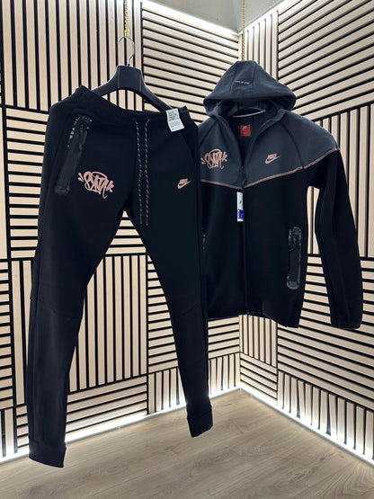 Nike Tech Fleece Syna World