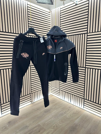 Nike Tech Fleece Syna World